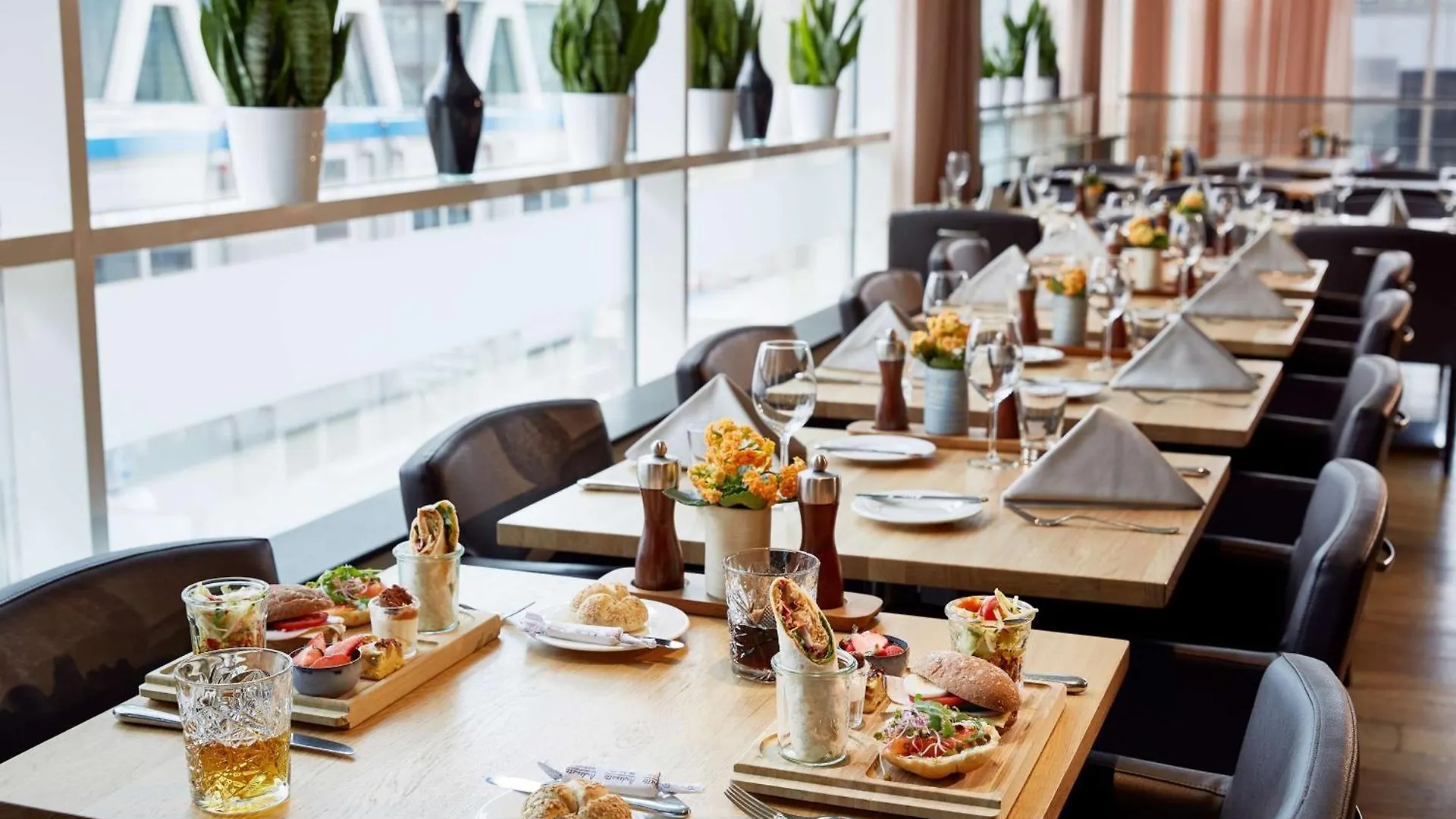 Lindner Hotel Antwerp, Part Of Jdv By Hyatt Amberes